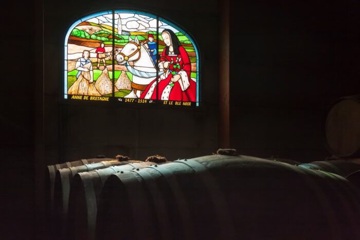 Notre whisky de blé noir vieillit sous l’oeil attentif de la reine Anne de Bretagne