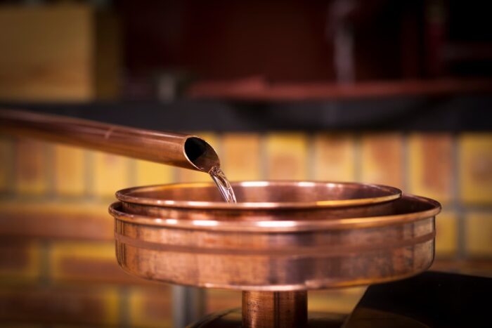 Sentez les odeurs fruitées du whisky pur blé noir et ses notes de pommes et de poires